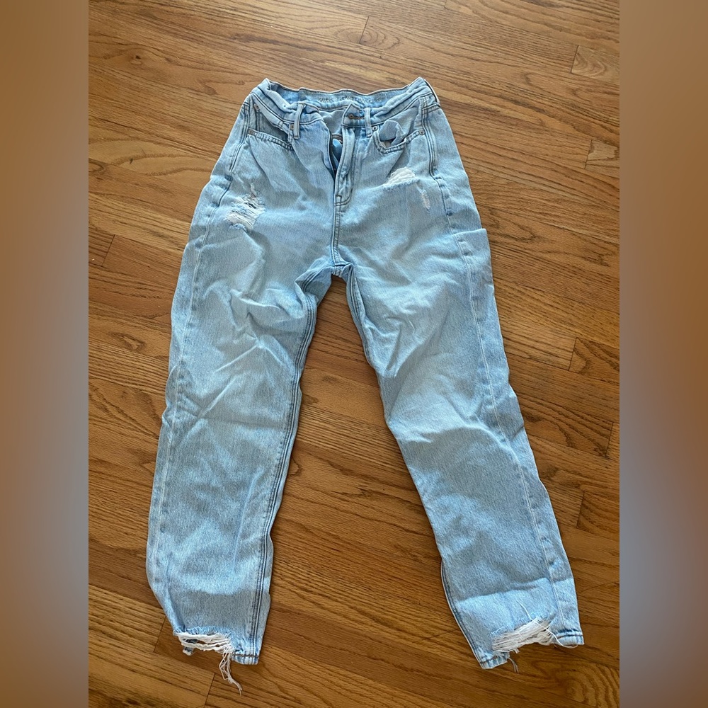 American Eagle light wash mom jeans size 2
